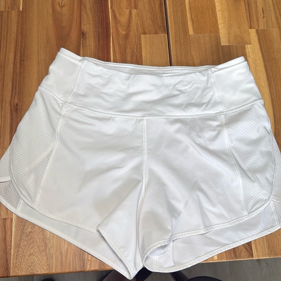 Lululemon size 6 white athletic shorts lined - Picture 1 of 4
